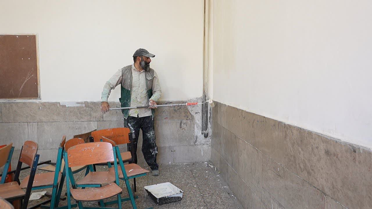 دست هایی که رنگ زندگی می پاشند