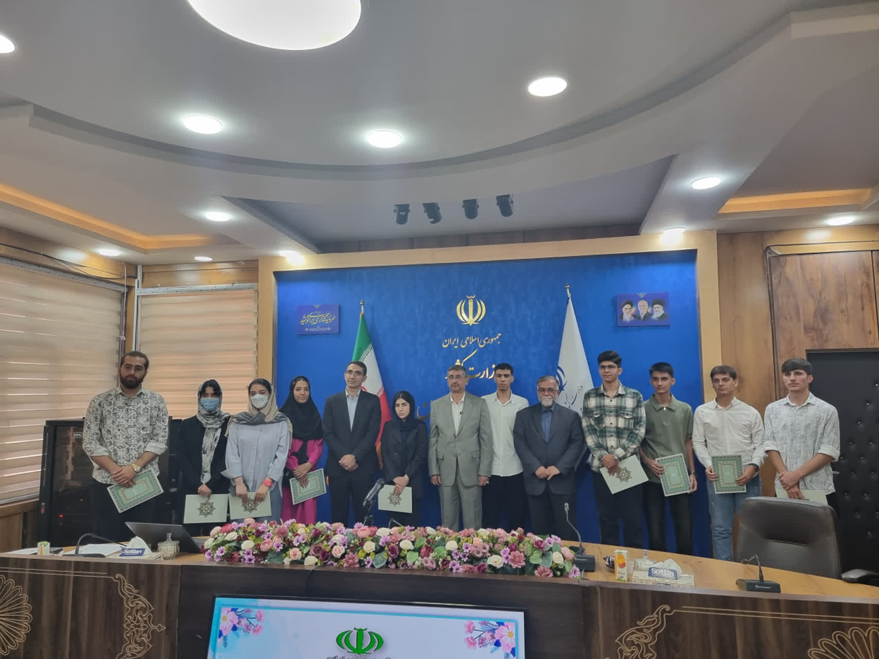 تجلیل از ۲۱ رتبه برتر کنکور سراسری در لرستان